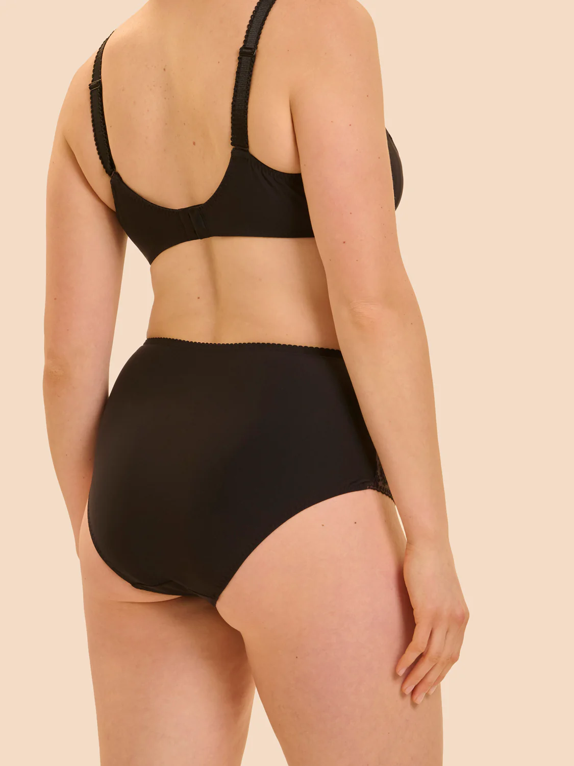 High-waist brief - Black - Image 2