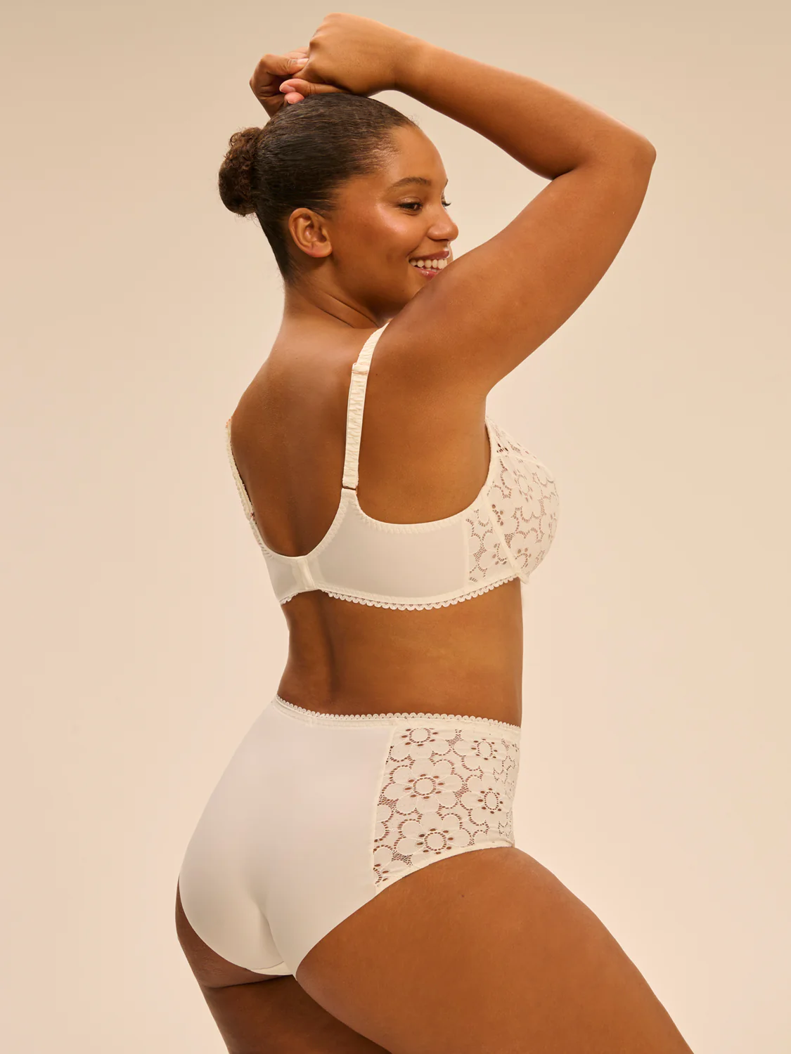 Moulded underwired bra - Natural - Image 14