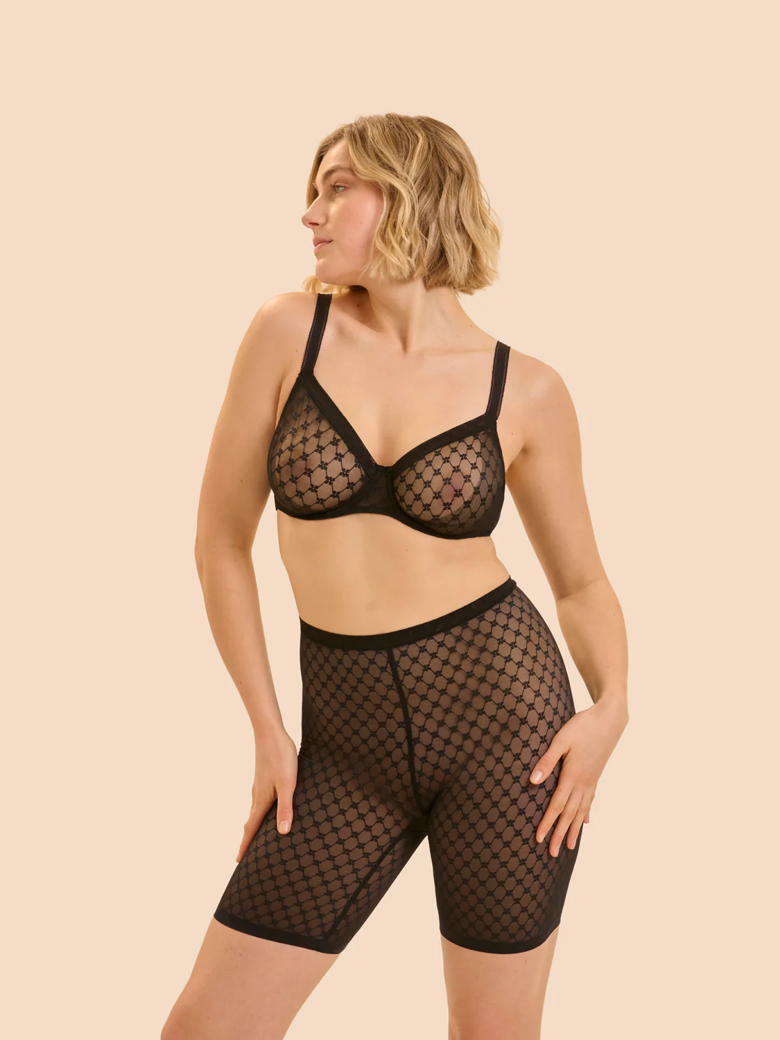 Plunging moulded underwired bra - Black - Image 3