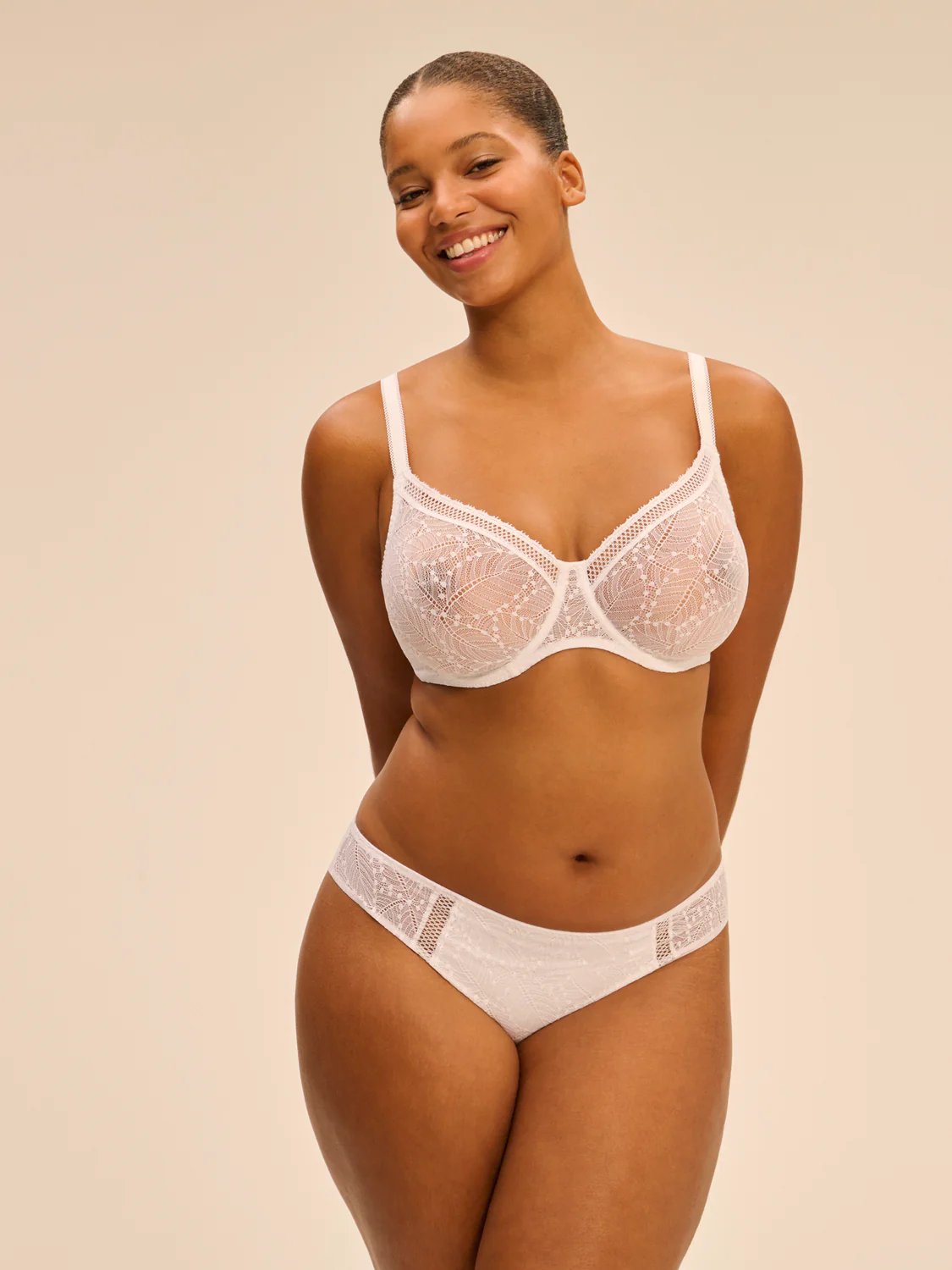 Plunging moulded underwired bra - White - Image 11