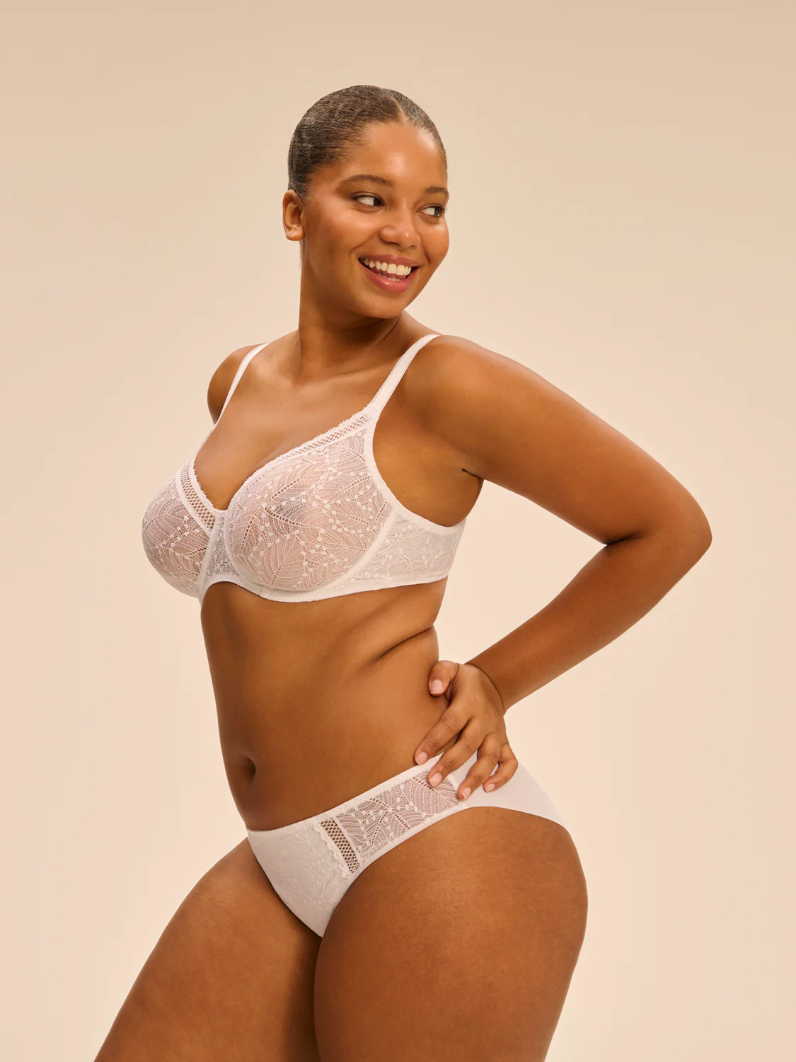 Plunging moulded underwired bra - White - Image 12