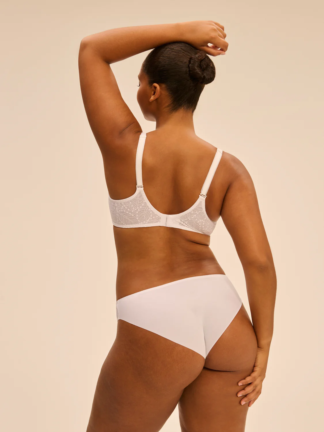 Plunging moulded underwired bra - White - Image 13