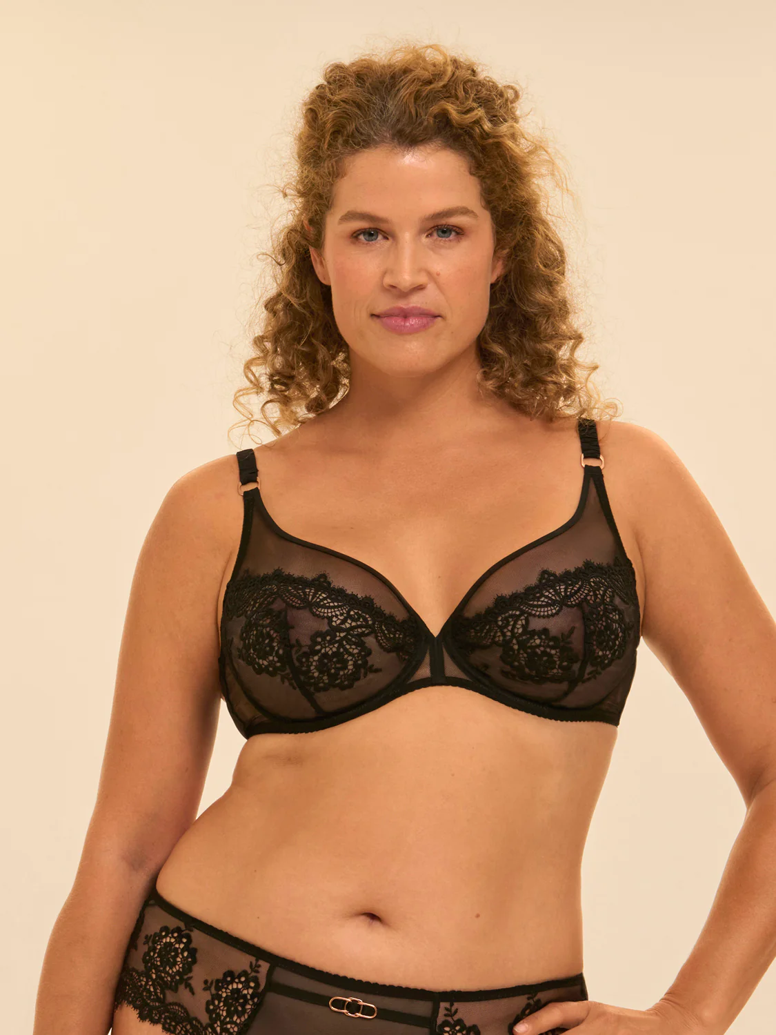 Plunging underwired bra - Black - Image 7