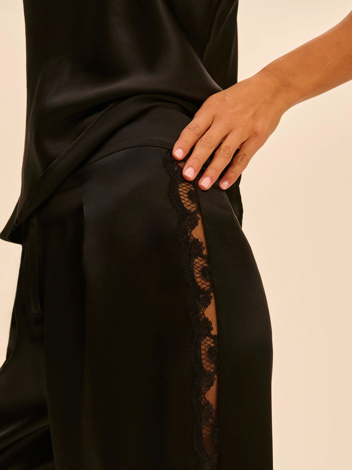 Trousers with embroidery - Black - Image 7
