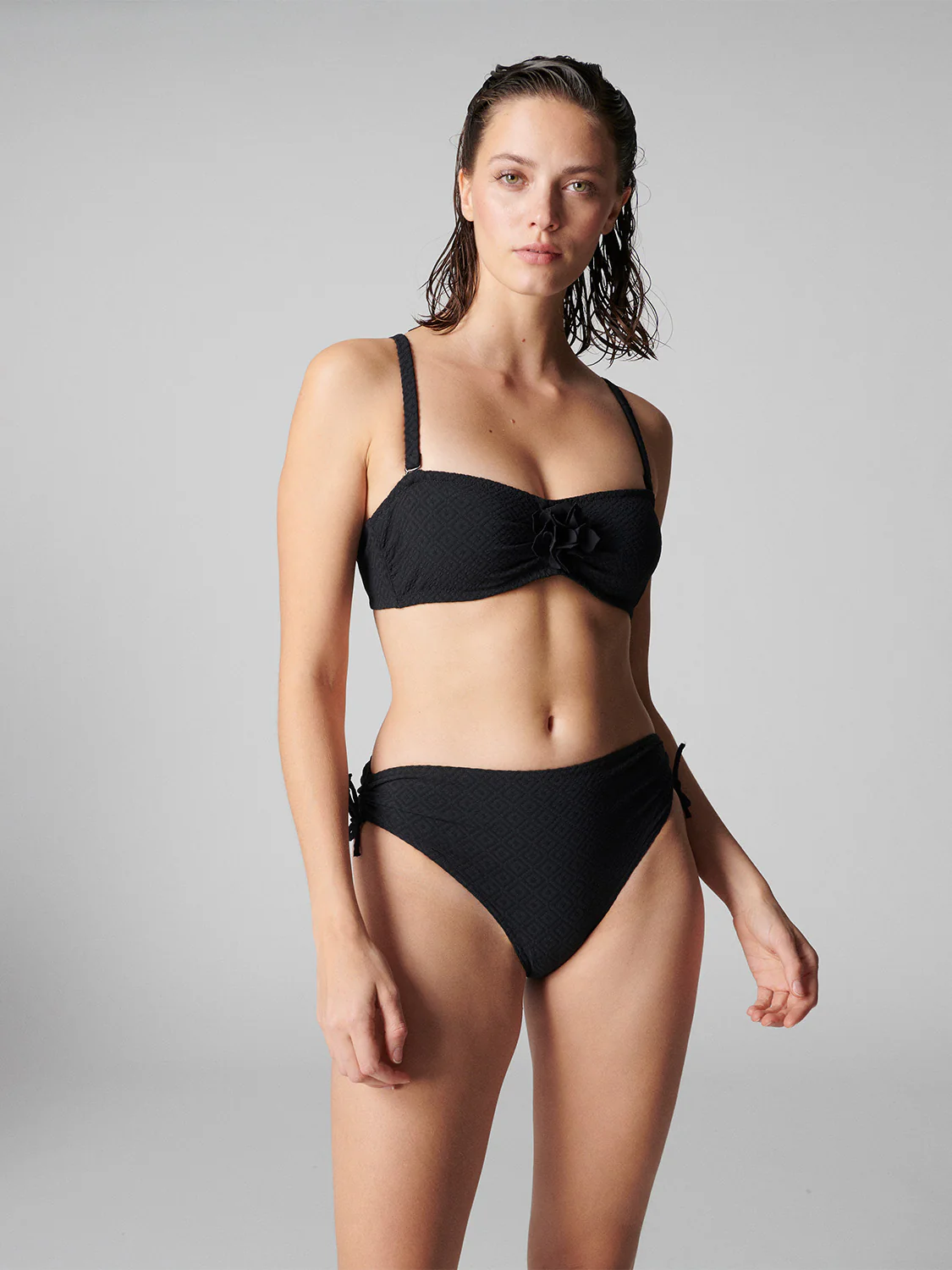 Underwired bandeau bikini top - Black - Image 2