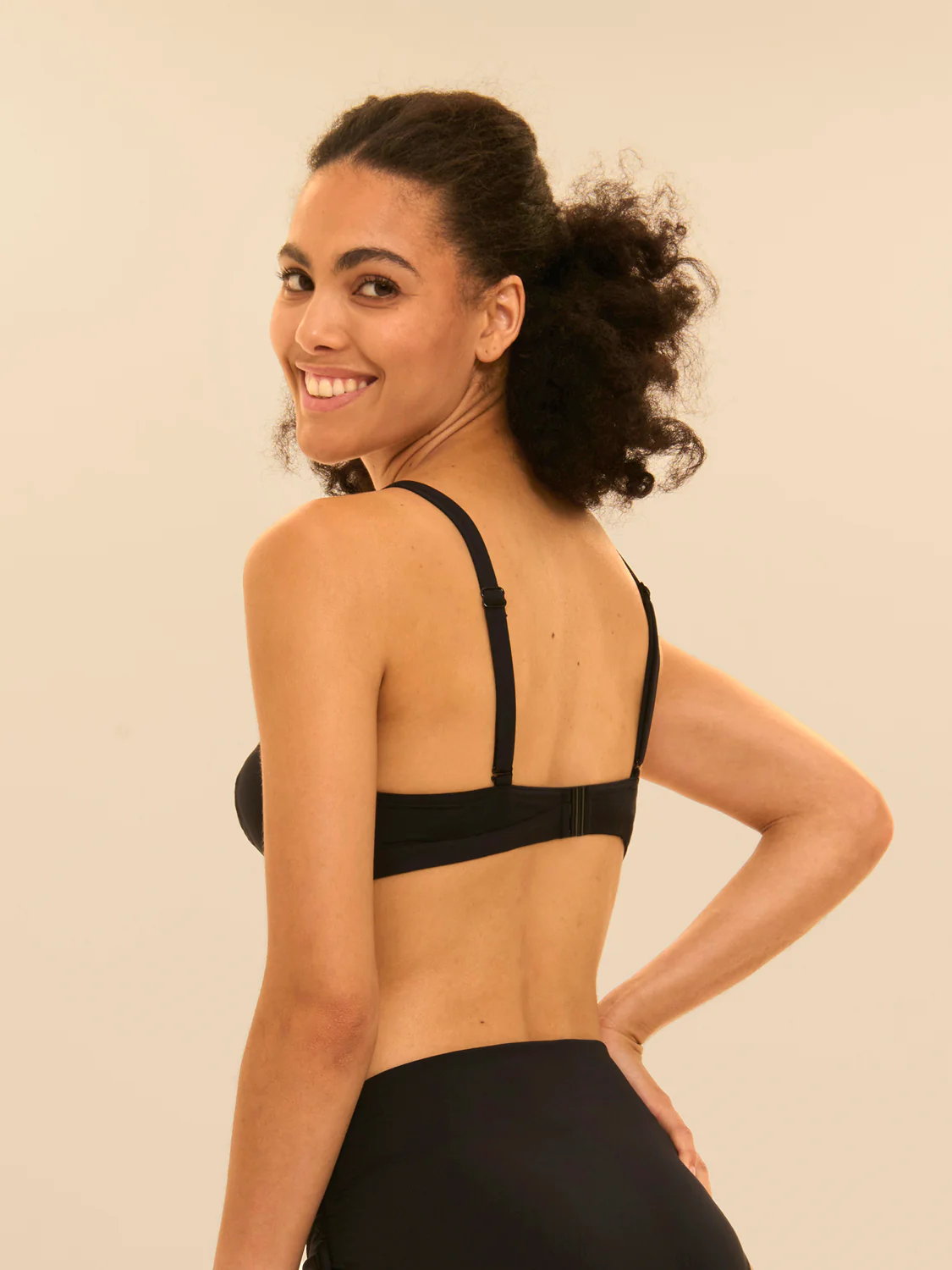 Underwired bikini triangle - Black - Image 3